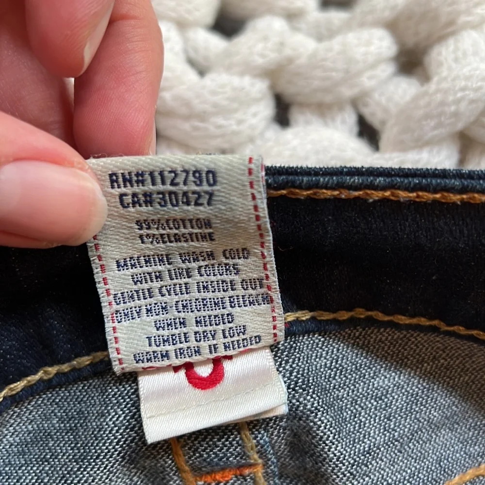True Religion - LIKE NEW - Size 32 Dark Wash - Picture 4 of 5